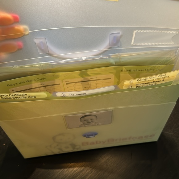 Baby briefcase with tabs for important information - Picture 2 of 3